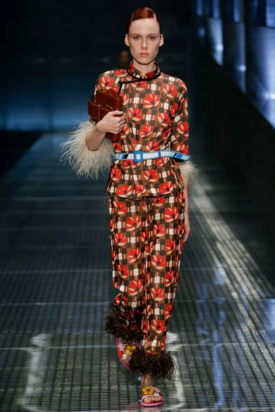 Look 30